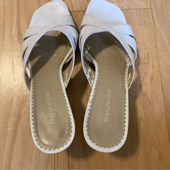 Naturalizer size 7.5 Narrow fit low heel pump mule style open toe shoe - Picture 3 of 12